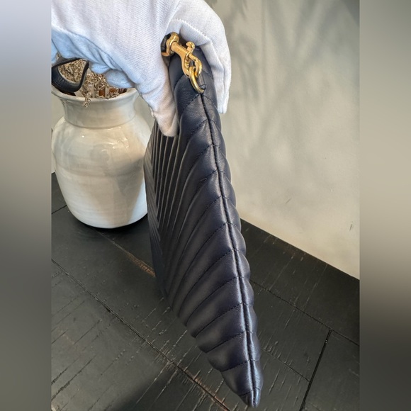 SOLD-YSL Matellasse Tablet Clutch Quilted Leather - Picture 5 of 12